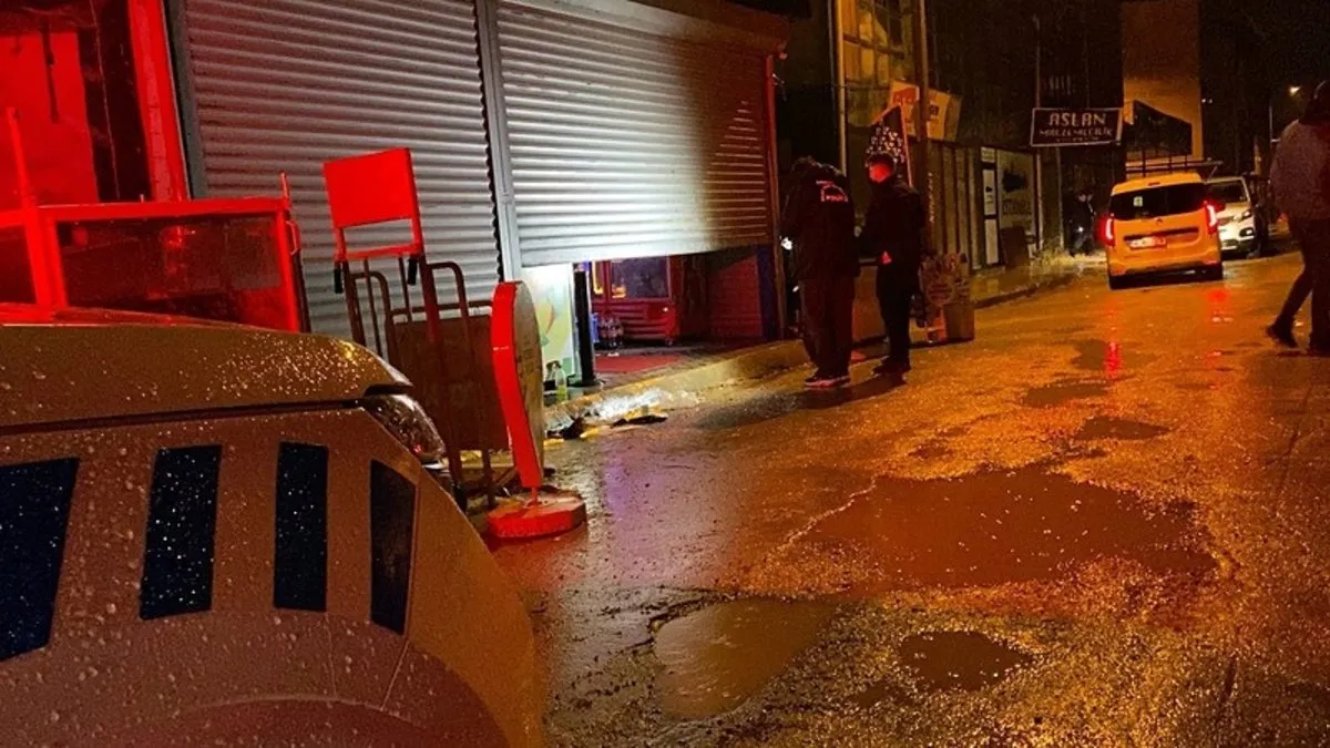 Bursa’da bir tekel bayiine silahlı saldırı Bursa’da bir tekel bayiine silahlı saldırı