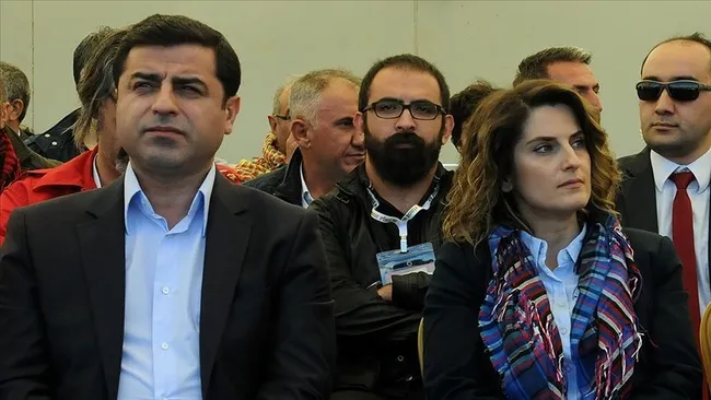 kirli-ortaklikta-yeni-perde-dem-partinin-ocalan-eylemine-chpden-ziyaret-1707409559830.jpg Kirli ortaklıkta yeni perde! DEM Parti'nin Öcalan eylemine CHP'den ziyaret