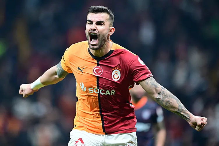 Son dakika haberi: Galatasaray - Başakşehir maçında tartışma yaratan pozisyon! Oyuncular penaltı ve kırmızı kart bekledi