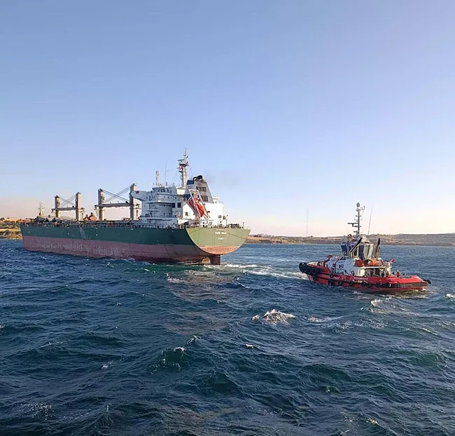 canakkale-bogazinda-yuk-gemisi-karaya-oturdu-bakanliktan-aciklama-1785346033231.jpeg