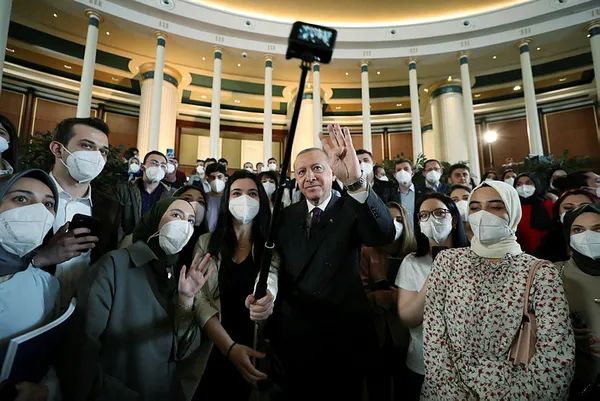 son-dakika-haberi-baskan-erdogan-genclerle-bir-araya-geldi-1621441742808.jpg Son Dakika Haberi... Başkan Erdoğan'dan Netanyahu benzetmesine tepki: Filistin'in haritadaki yerini bilmeyecek kadar zavallıdır