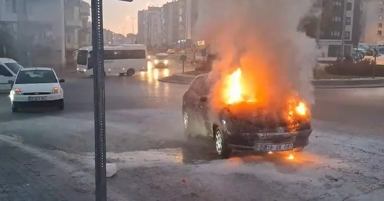 Kayseri’de otomobil aniden alev aldı!