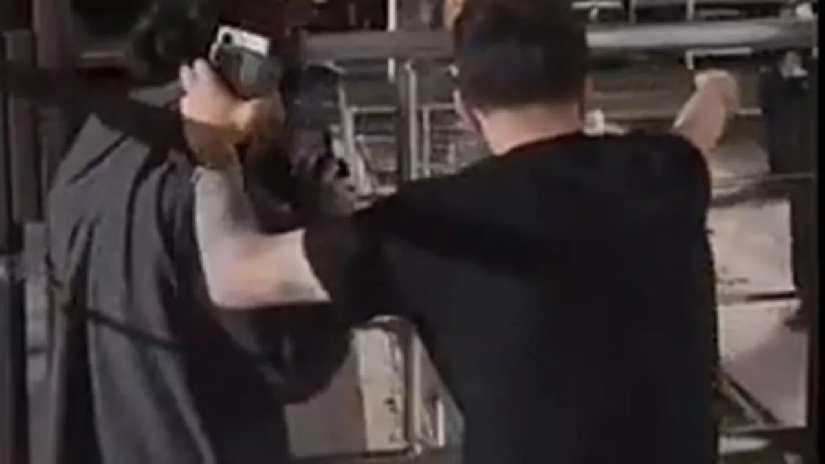 TikTok fenomenine suikast girişimi: Tetikçiyi böyle yakaladı! Aldığı ücreti duyunca şoke oldu… TikTok fenomenine suikast girişimi: Tetikçiyi böyle yakaladı! Aldığı ücreti duyunca şoke oldu…