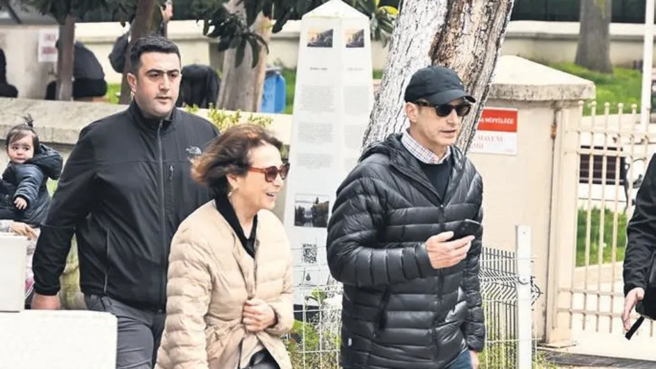 Ömer Koç, Bebek’te bir kadınla görüntülenince çok sinirlendi: Hemen o fotoğrafları silin!