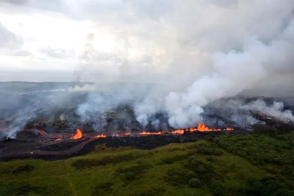 Tehlike devam ediyor! Kilauea yanardağı lav püskürtmeye devam ediyor