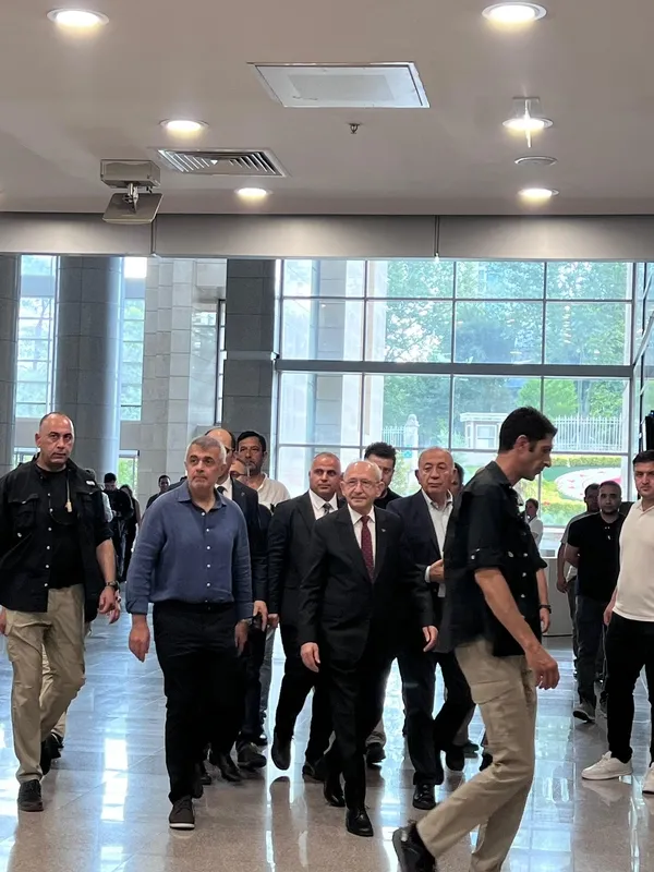 sozde-komedyen-deniz-goktas-adliyeye-sevk-edildi-savciliga-ifade-verecek-1783066181236.jpg