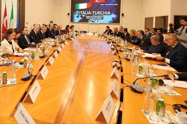 bakan-bolat-romada-acikladi-turkiye-italya-ticaretinde-yeni-tesvikler-masada-1789822023173.jpg