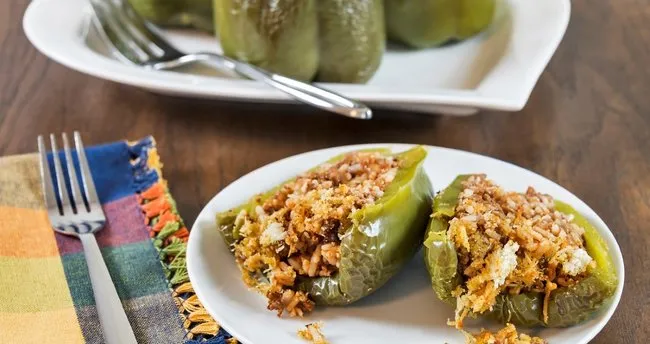 Firinlanmis Zeytinyagli Biber Dolmasi Tarifi Yemek Mutfak