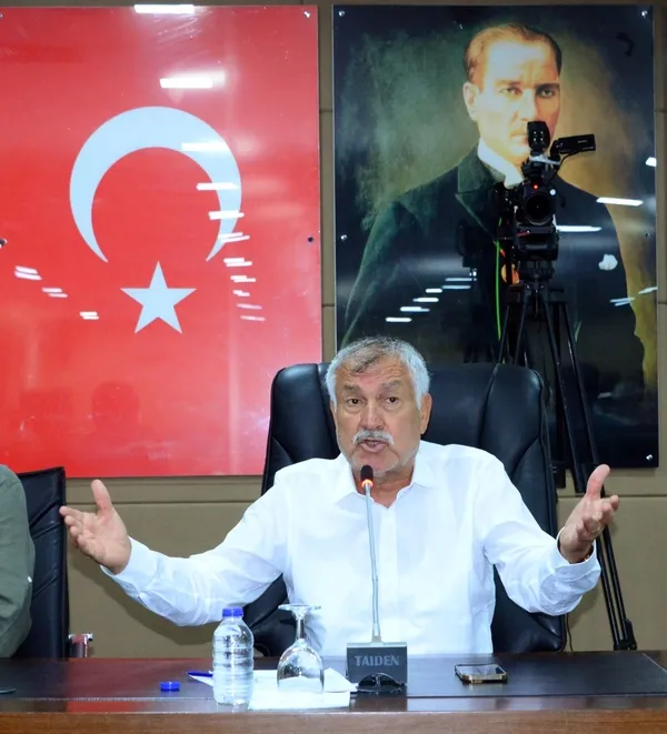 chpli-belediye-3-ayda-otobus-duragini-bitiremedi-baskan-erdoganin-hizmetlerine-chpli-baskandan-engelleme-1695194125270.jpg CHP’li belediye 3 ayda otobüs durağını bitiremedi! Vatandaş isyan etti: Bu beceriksizlik