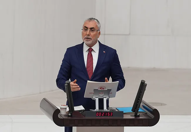bakan-isikhandan-asgari-ucret-aciklamasi-calisanlarimizin-gelirlerini-enflasyona-ezdirmeyecegiz-1765998282331.jpg Bakan Işıkhan'dan asgari ücret açıklaması: