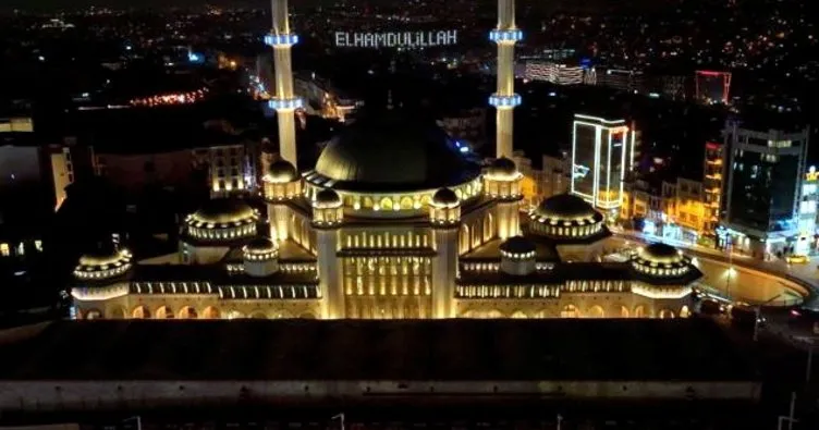 Ramazan’ın simgesi mahyalar camilerin minarelerini süsledi