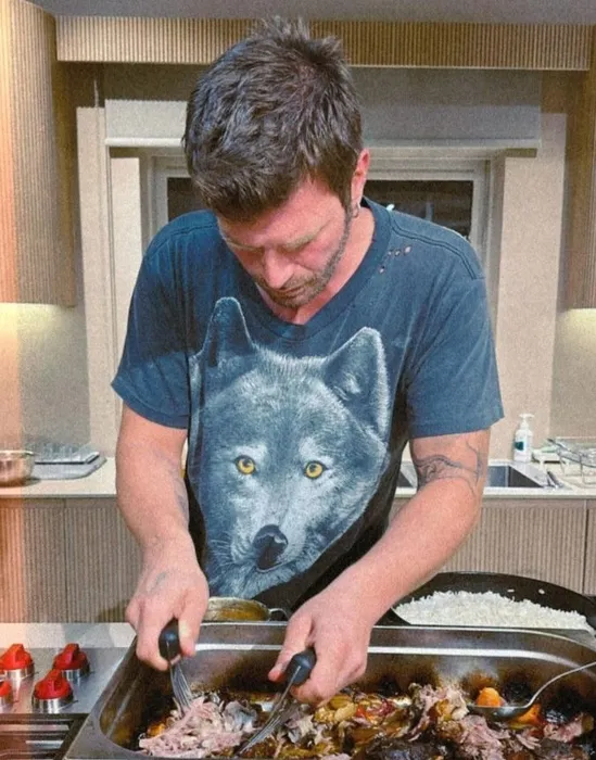 Eşi Başak Dizer’in gözünden Kıvanç Tatlıtuğ! Kardan adam yaptığı anları böyle paylaştı... Her şeyi nasıl mükemmel yapabilir?