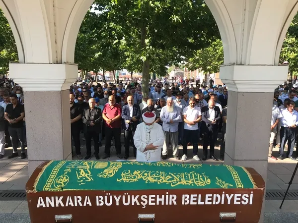 ankaranin-onemli-kanaat-onderi-seyyid-haci-osman-yucel-son-yolculuguna-ugurlandi-1660748501399.jpeg