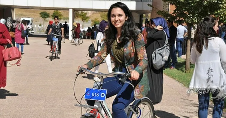 Üniversite öğrencileri bisikletle ücretsiz gezebilecek