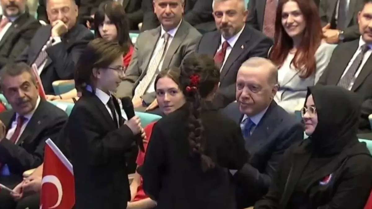 Başkan Erdoğan çocuklarla birlikte türkü söyledi! Yeni eğitim öğretim yılı açılış töreninde içleri ısıtan anlar