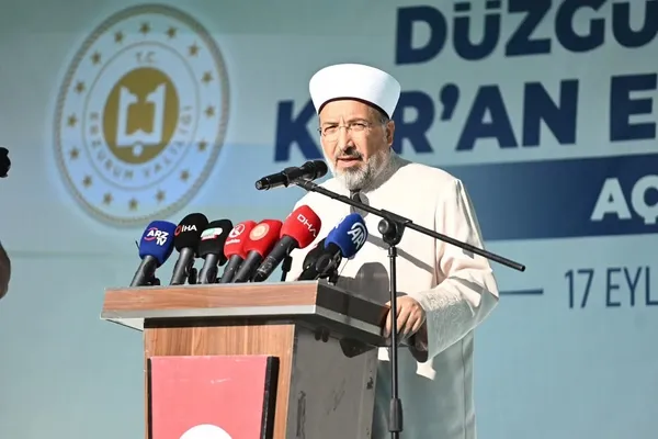 diyanet-isleri-baskani-safi-arpagus-yavrularimizin-genclerimizin-kuranla-bulusmasi-icin-her-turlu-fedakarliga-1789662012116.jpeg