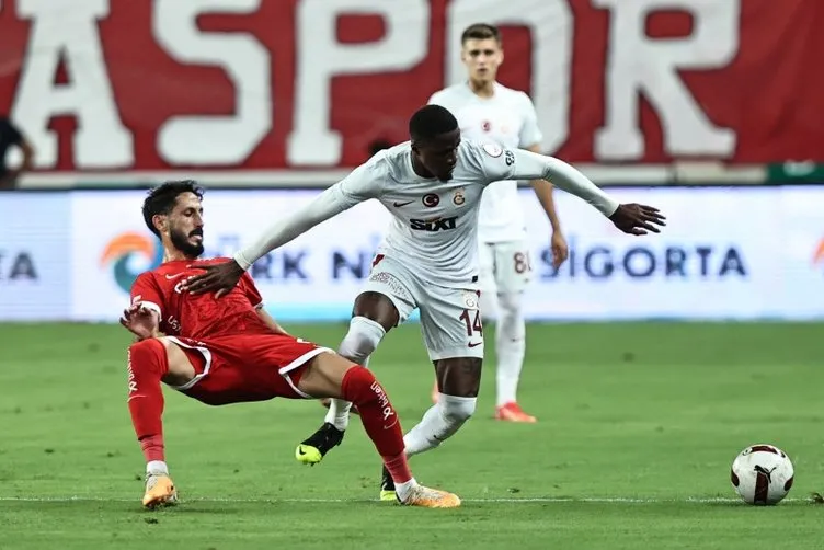 Ahmet Çakar’dan Antalyaspor Galatasaray maçı yorumu! Zorbay Küçük çok yanlış yaptı! Muslera alkışlıyor ama...