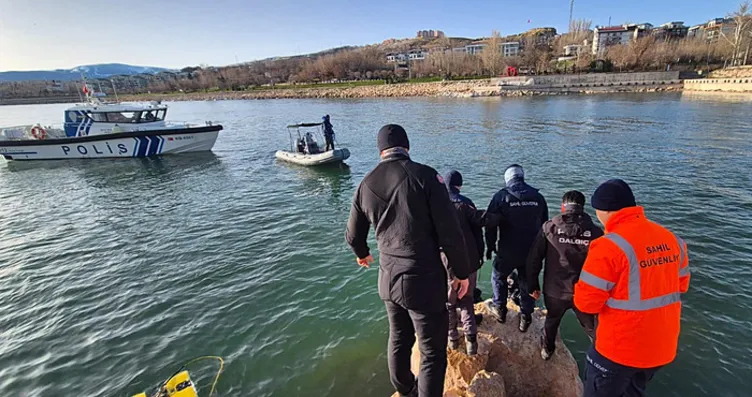 SON DAKİKA! Van Gölü’nde kaybolmuştu: 17 yaşındaki...