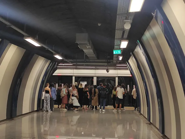 istanbullunun-ulasim-cilesi-metro-arizalandi-vatandas-isyan-etti-beceremiyorsunuz-1689269455327.jpg