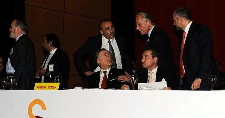 Galatasaray yönetim kurulu, divanda terleyecek
