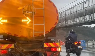 FSM Köprüsü’nde fırtınada kalan motosiklet sürücüsünü tanker korudu