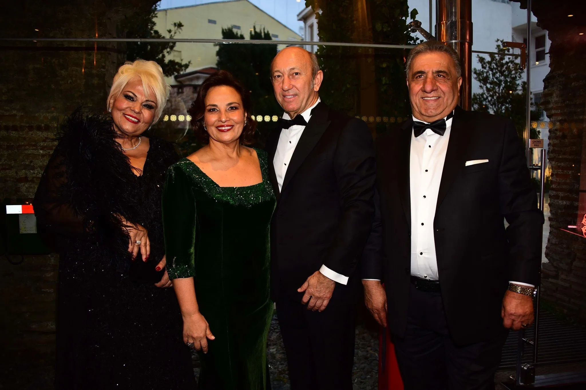 beste uyanik ve emir ali kapukaya evlendi son dakika magazin haberleri
