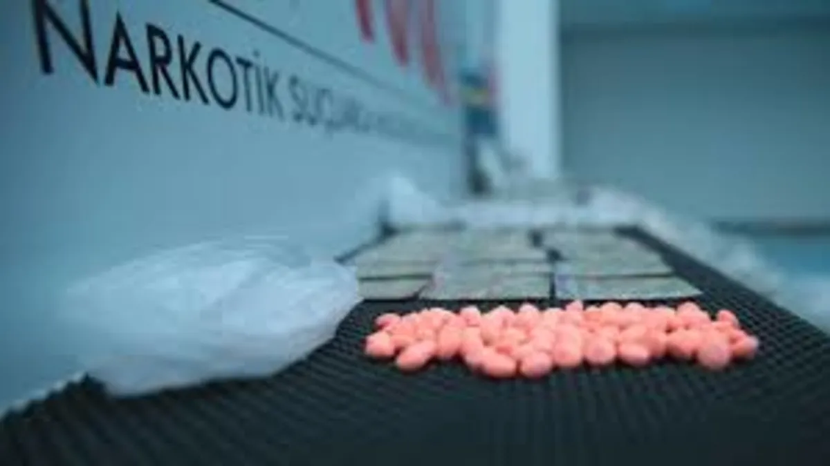 Kahire’den Sabiha Gökçen’e uyuşturucu ticareti: Bin gram uyuşturucu yutan şüpheli tutuklandı Kahire’den Sabiha Gökçen’e uyuşturucu ticareti: Bin gram uyuşturucu yutan şüpheli tutuklandı