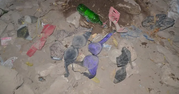 Son dakika: Çok sayıda sütyen, kadın ayakkabısı ve alkol şişesi... Mezar odalarında rezil görüntü!