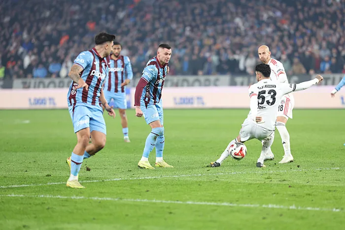 firtina-geri-dondu-trabzonspor-3-1-geriye-dustugu-macta-besiktas-ile-3-3-berabere-kaldi-1765739097899.jpeg