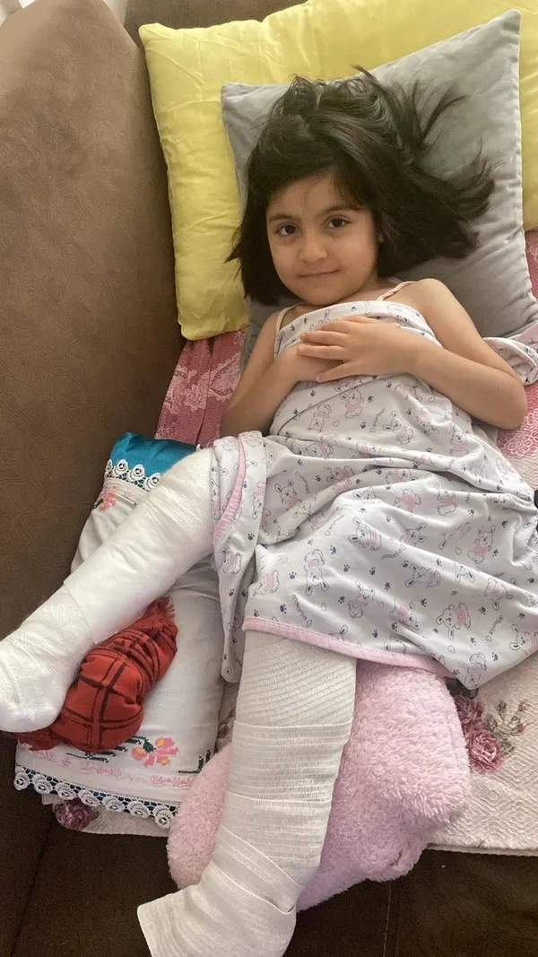 6-yasindaki-nilufer-cam-kemik-hastaligiyla-yasam-mucadelesi-veriyorcevremizden-destek-istiyoruz-zamanimiz-yok-1767425601507.jpg