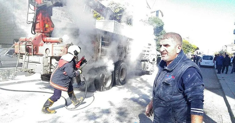 Ankara’da kamyondaki yangını esnaf söndürdü