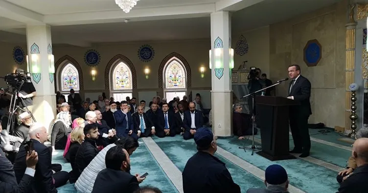 Almanya’da eyalet İçişleri Bakanı Pistorius’tan camiye destek ziyareti