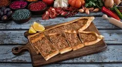 Kıymalı pide tarifi: Lezzet dolu o tarif...