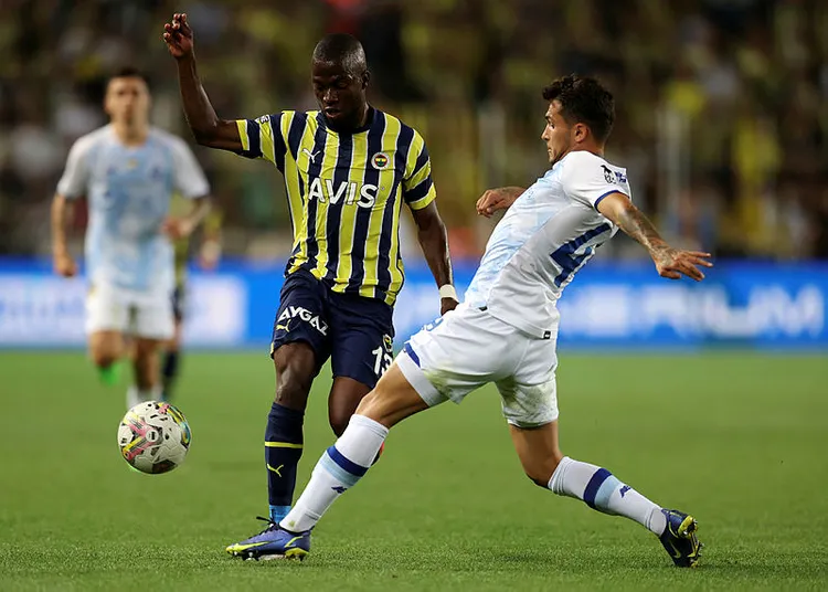son-dakika-fenerbahce-taraftari-kadikoyde-putin-tezahurati-yapti-1658953474110.jpg
