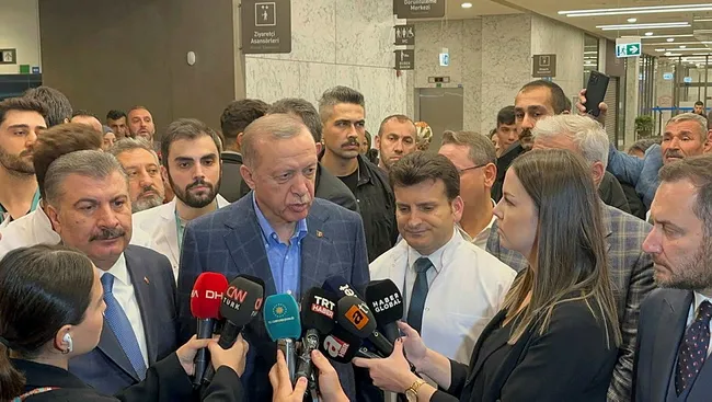 son-dakika-baskan-erdogandan-yarali-maden-iscilerinin-durumu-hakkinda-aciklama-doktorlarimiz-24-saat-yanlarind-1665933231022.jpeg