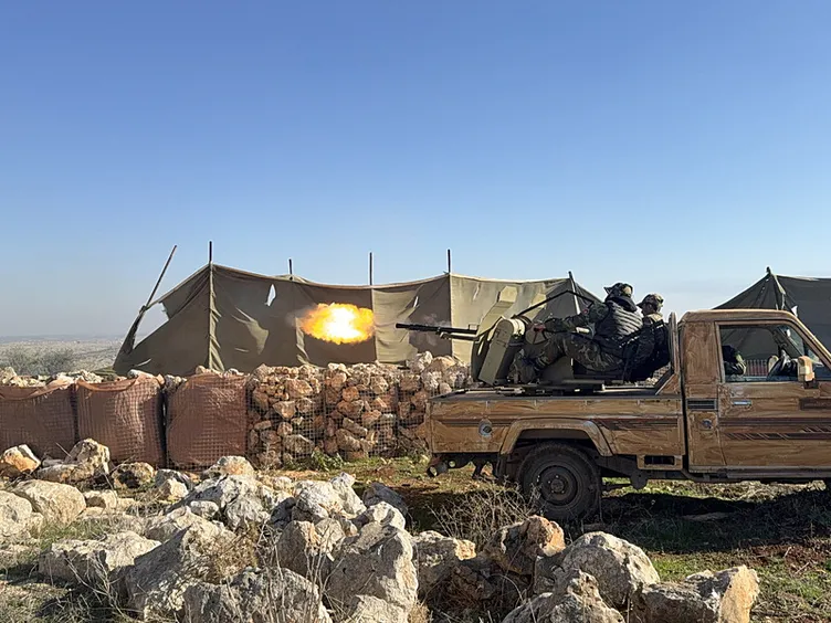 Suriye’de dengeler değişiyor: Tel Rıfat teröristlerden temizlendi! Muhaliflerin ilerleyişi sürüyor