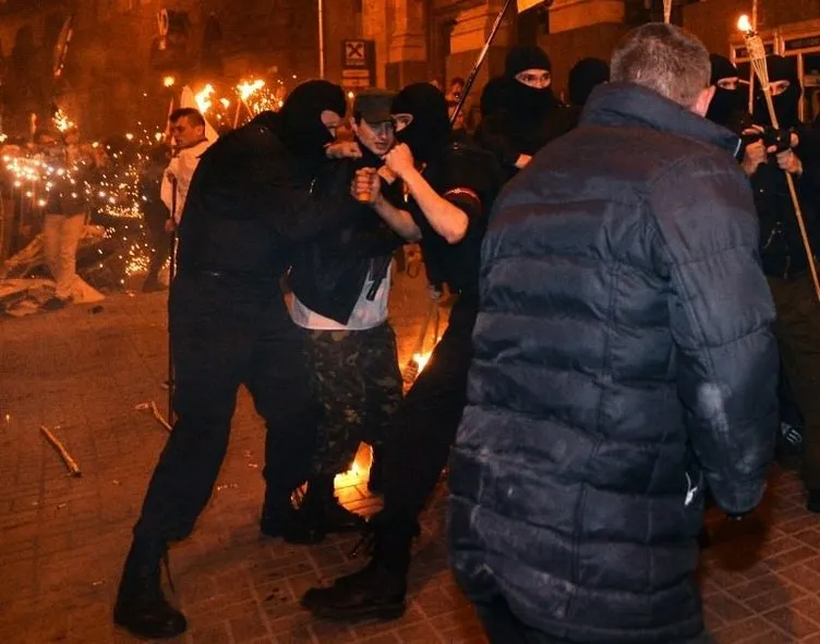 Kiev’de bu kez Rus karşıtları kapıştı