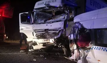 Sivas’ta minibüs ile kamyon çarpıştı: Çok sayıda ölü var