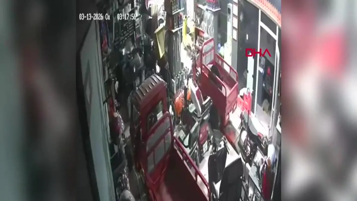 Son dakika… Tokat’ta 5.5 büyüklüğündeki deprem anı kamerada | Video videosunu izle Son dakika… Tokat’ta 5.5 büyüklüğündeki deprem anı kamerada | Video videosunu izle