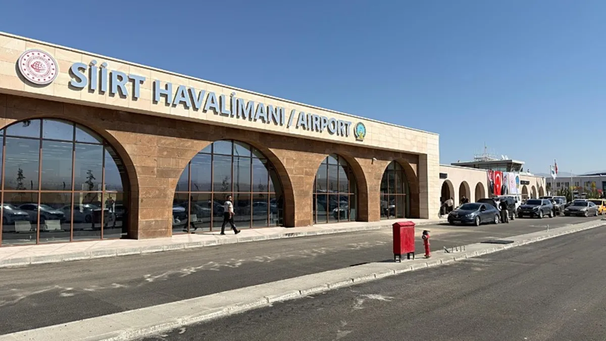Yenilenen Siirt Havalimanı'na ilk yolcu uçağı indi