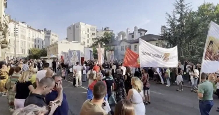 Sırbistan LGBT’ye karşı ayaklandı