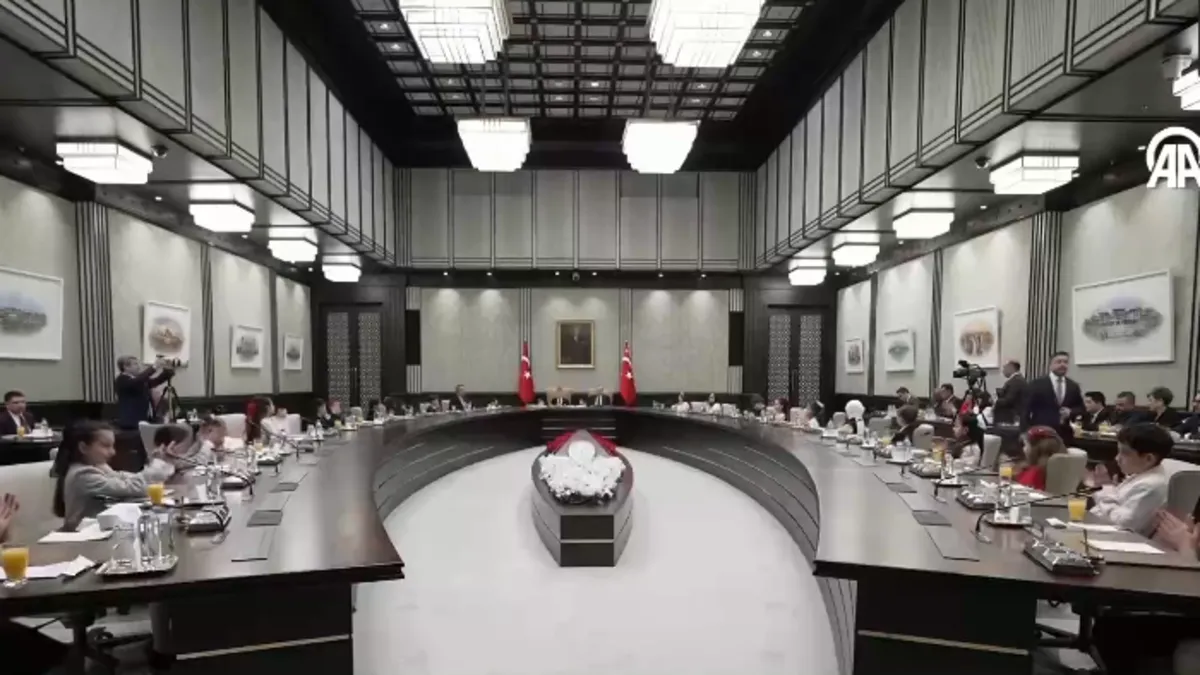 Başkan Erdoğan çocuklarla bir araya geldi Başkan Erdoğan çocuklarla bir araya geldi