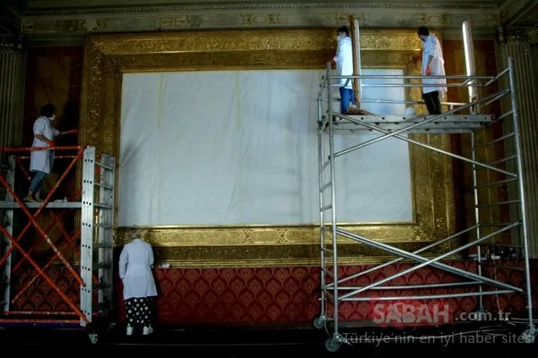Dolmabahçe Sarayı'ndaki en büyük altın varak çerçeveli tablo restorasyonda