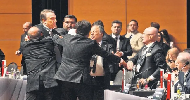 Divan’da kavga çıktı