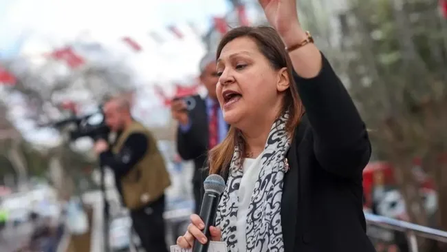 CHP yönetimine demokrasi tokadı... Burcu Köksal’dan zehir zemberek açıklama: Utanmadan gidip sırıtarak poz verdiler