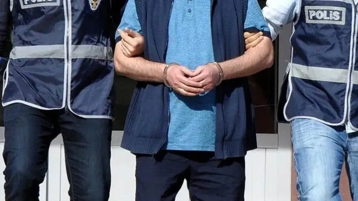 FETÖ/PDY üyesi eski Emniyet Müdürü Fethiye’de sahte kimlikle yakalandı FETÖ/PDY üyesi eski Emniyet Müdürü Fethiye’de sahte kimlikle yakalandı