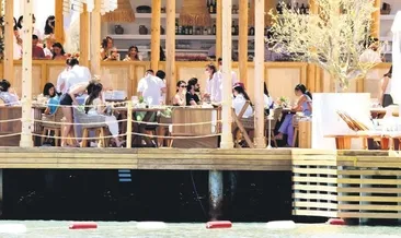 Aşıkların tatil pozu