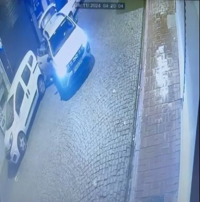 Fatih’te, 4 milyonluk vurgunun görüntüleri ortaya çıktı: Kasayı işte böyle çalmışlar!