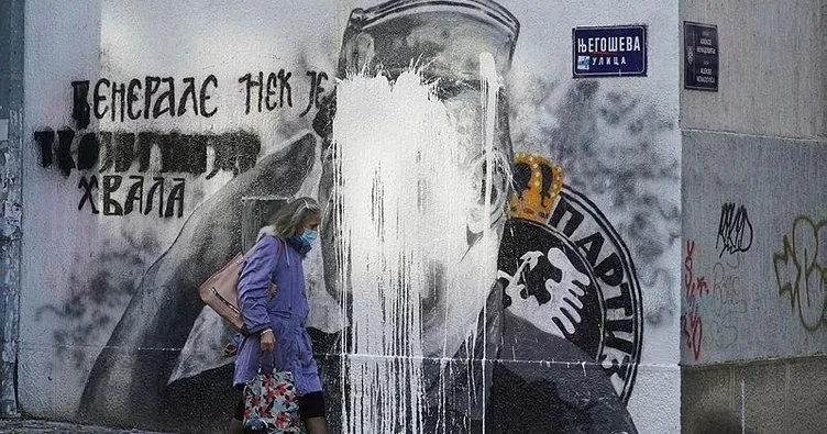 Bosna Kasabı Ratko Mladic’in duvar resmi kireçle kaplandı