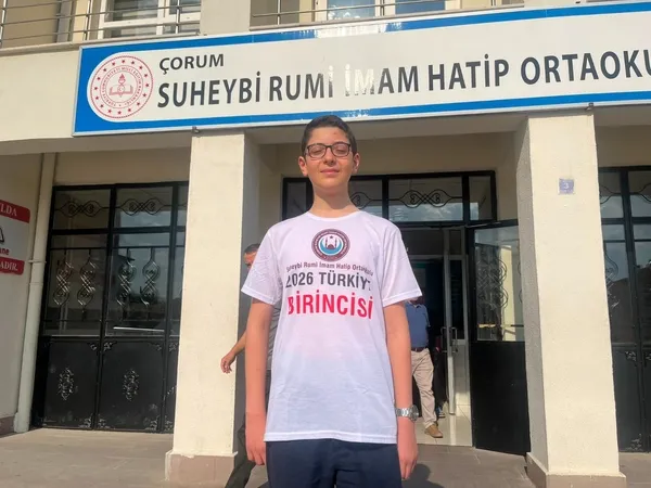 corumun-lgs-sampiyonu-basarisinin-sirrini-anlatti-disiplinli-ve-dengeli-calistim-1783705216820.jpg